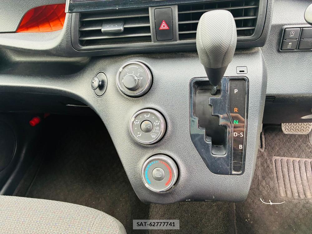 Toyota SIENTA 2019-08 8448993-18