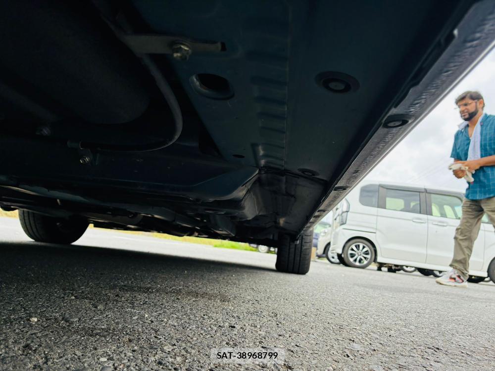 Toyota SIENTA 2019-07 8427875-37