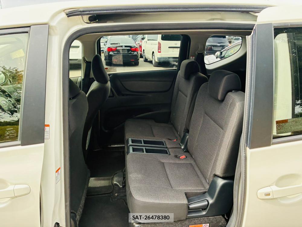 Toyota SIENTA 2019-06 8329517-9