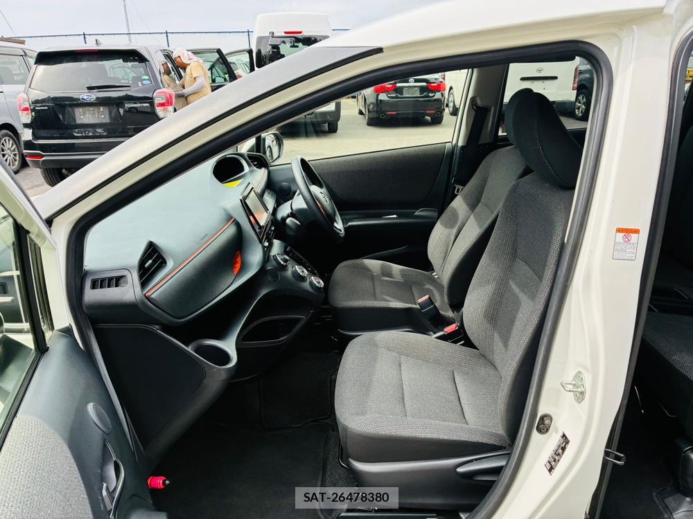 Toyota SIENTA 2019-06 8329517-10