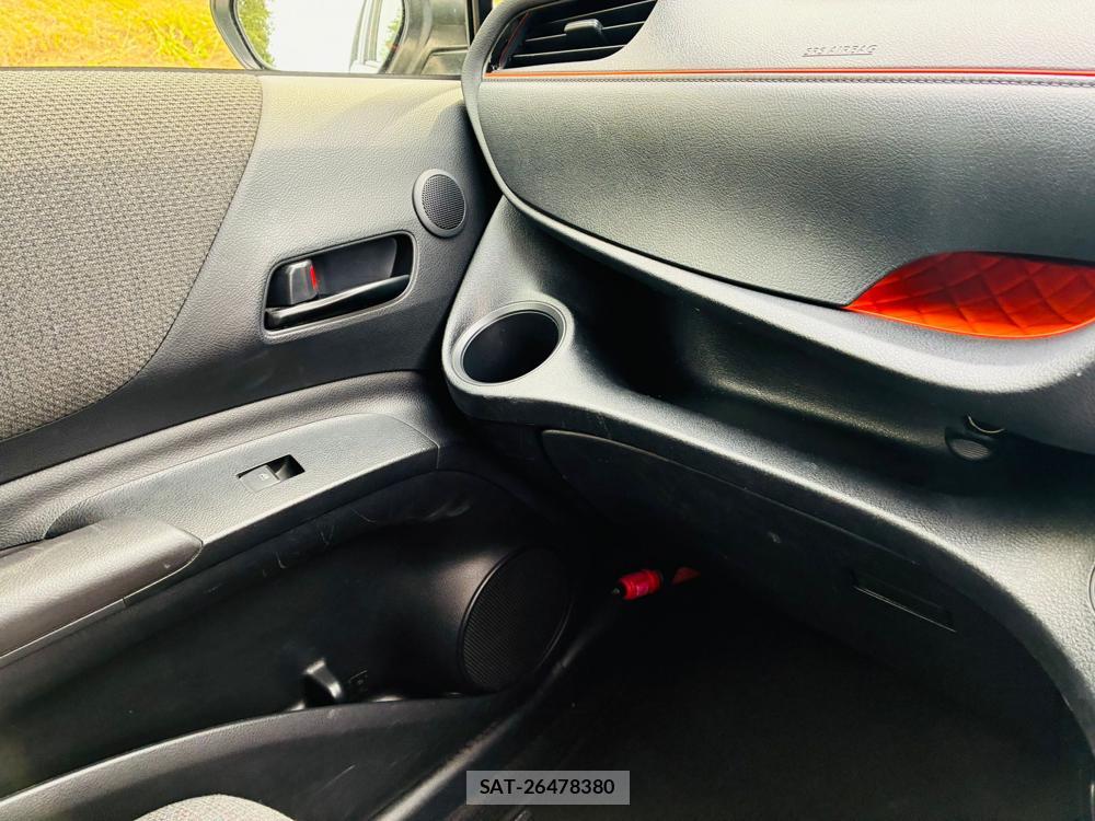 Toyota SIENTA 2019-06 8329517-21