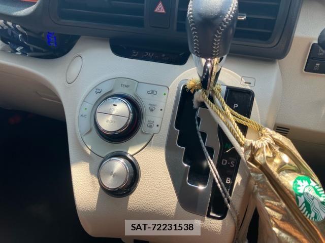 Toyota SIENTA 2016-01 8628885-24