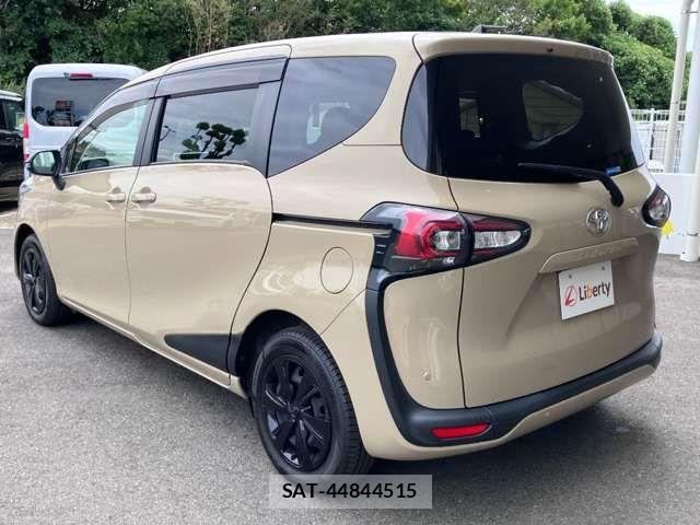 Toyota SIENTA 2021-11 8628866-18