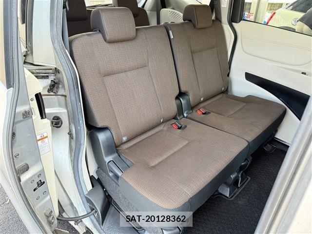Toyota SIENTA 2016-12 8628882-12