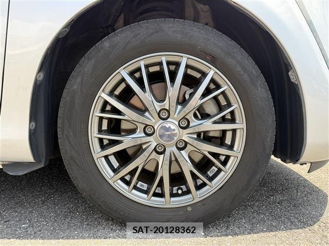 Toyota SIENTA 2016-12 8628882-17