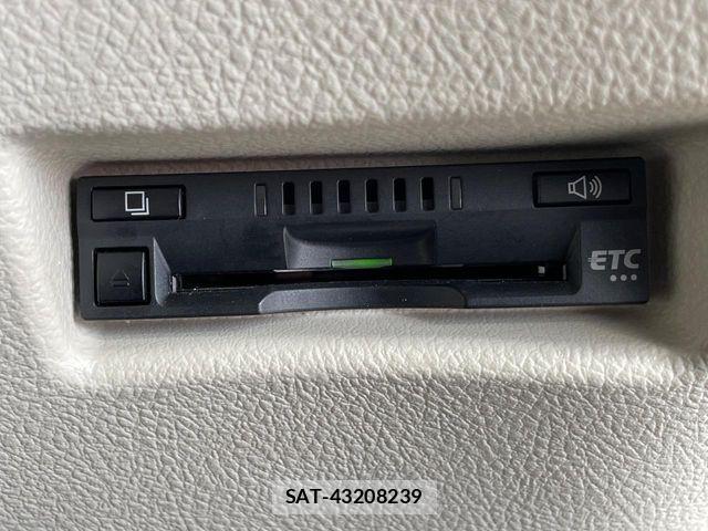 Toyota SIENTA 2016-09 8628867-6