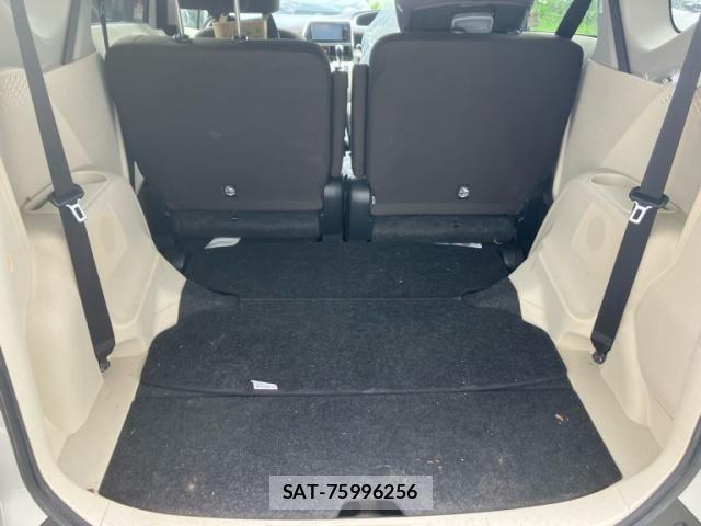 Toyota SIENTA 2015-09 8628883-11