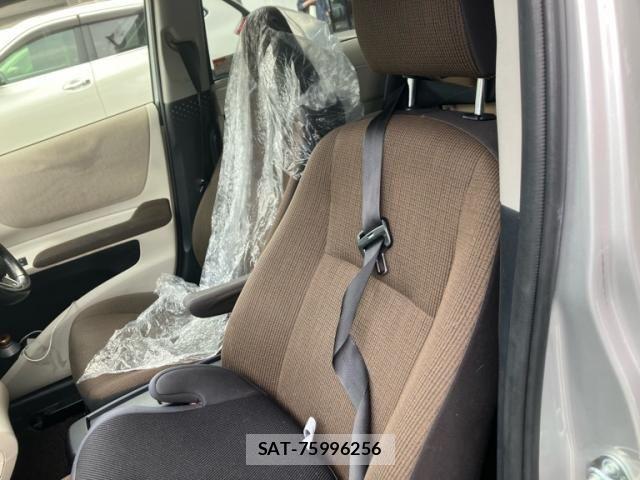 Toyota SIENTA 2015-09 8628883-14