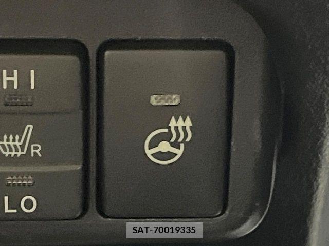 Toyota SIENTA 2021-07 8628865-6