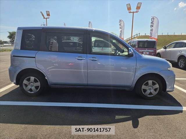 Toyota SIENTA 2014-02 8628884-11