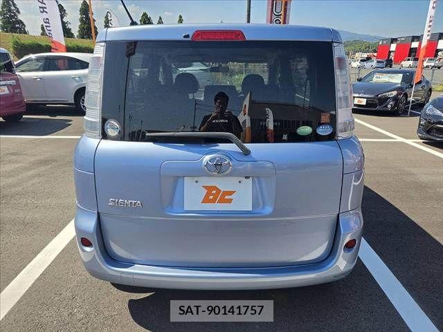 Toyota SIENTA 2014-02 8628884-14