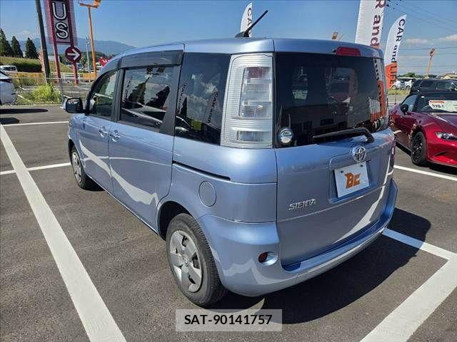 Toyota SIENTA 2014-02 8628884-15