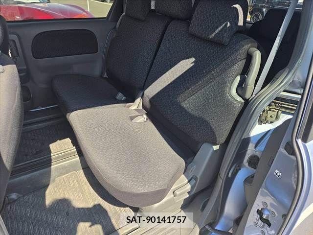 Toyota SIENTA 2014-02 8628884-19