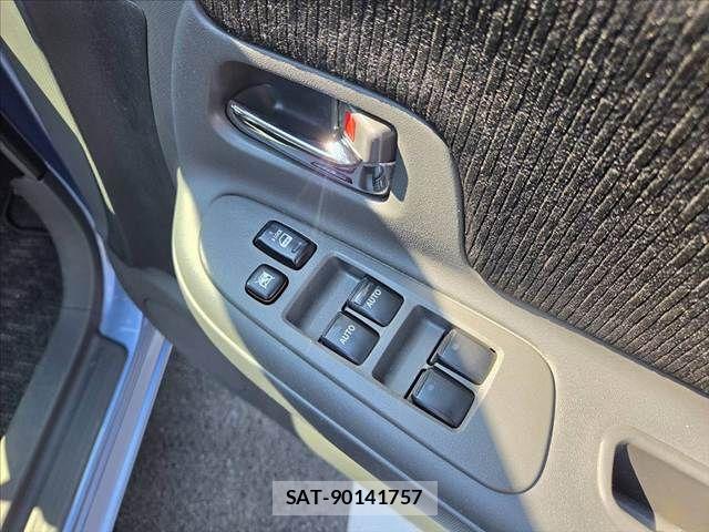 Toyota SIENTA 2014-02 8628884-22