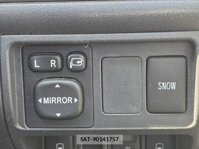 Toyota SIENTA 2014-02 8628884-23