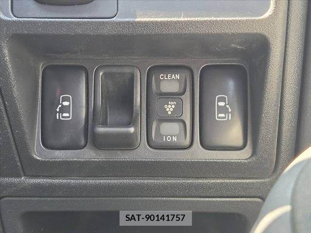 Toyota SIENTA 2014-02 8628884-6