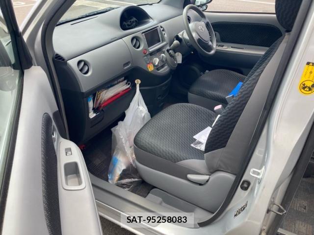 Toyota SIENTA 2007-09 8628888-9