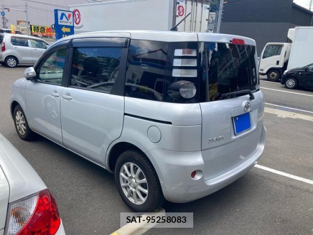 Toyota SIENTA 2007-09 8628888-2