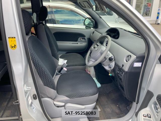 Toyota SIENTA 2007-09 8628888-4