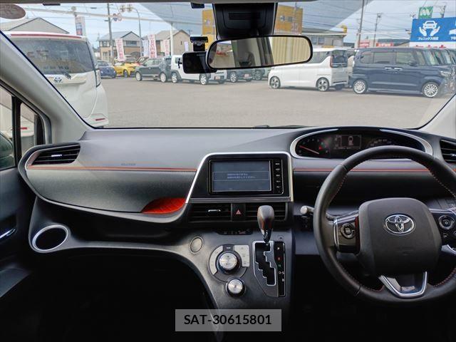 Toyota SIENTA 2017-11 8628877-18