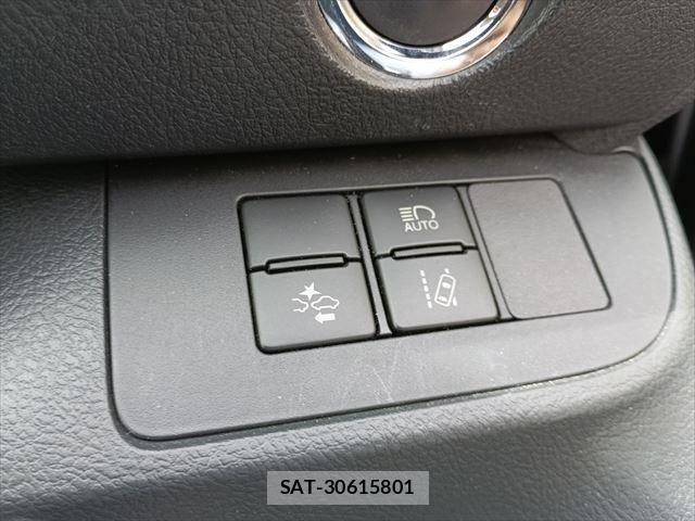 Toyota SIENTA 2017-11 8628877-25