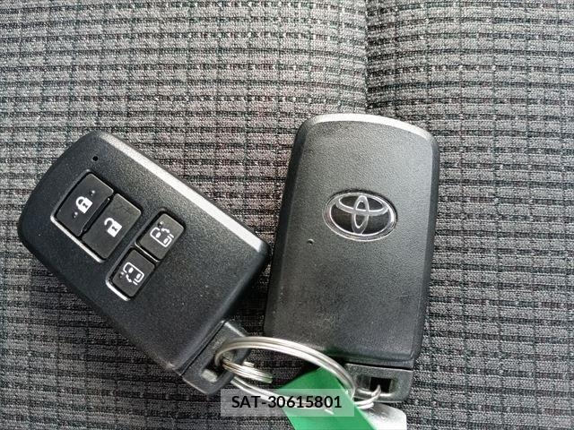 Toyota SIENTA 2017-11 8628877-28
