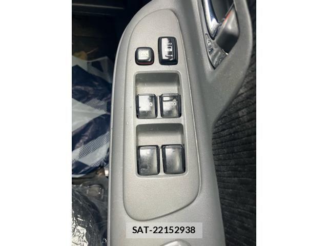 Toyota SIENTA 2012-08 8628887-20