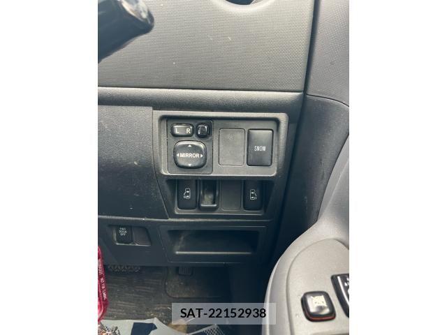 Toyota SIENTA 2012-08 8628887-21