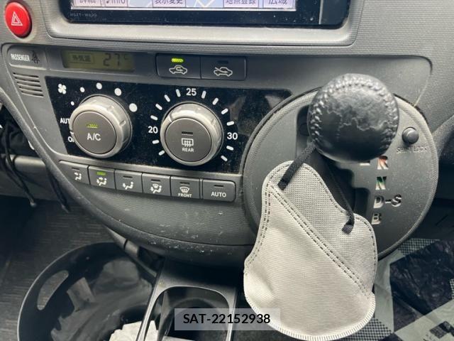 Toyota SIENTA 2012-08 8628887-22