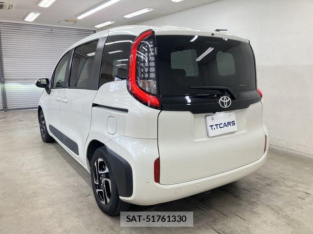 Toyota SIENTA 2022-10 8628860-26