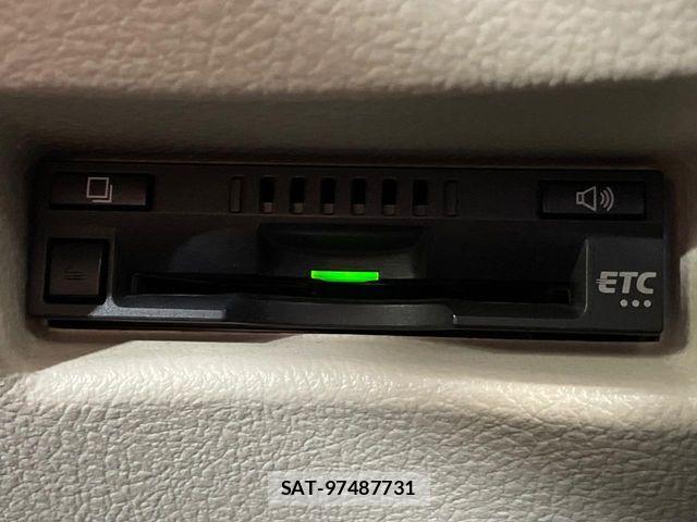 Toyota SIENTA 2016-09 8628873-6
