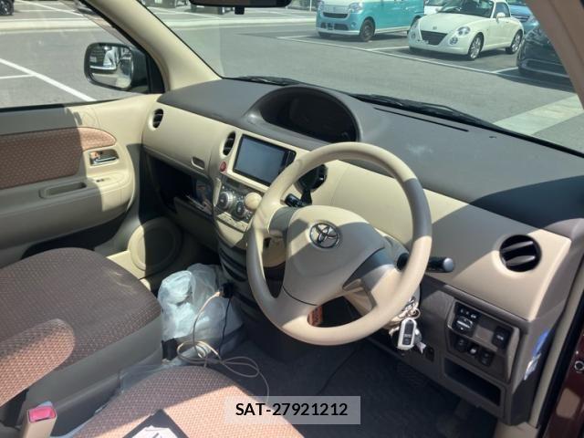 Toyota SIENTA 2013-11 8628890-10