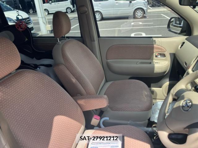 Toyota SIENTA 2013-11 8628890-11
