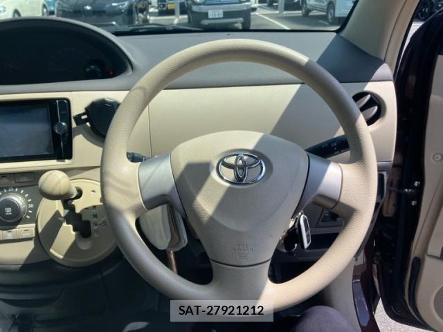 Toyota SIENTA 2013-11 8628890-15