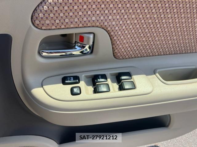 Toyota SIENTA 2013-11 8628890-18