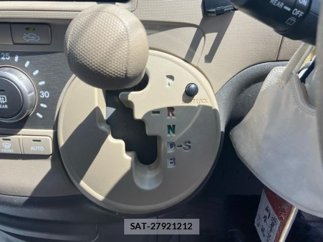 Toyota SIENTA 2013-11 8628890-22