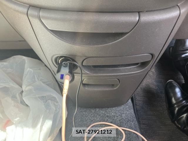 Toyota SIENTA 2013-11 8628890-24