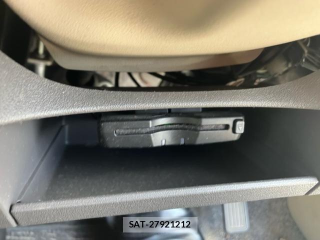 Toyota SIENTA 2013-11 8628890-26