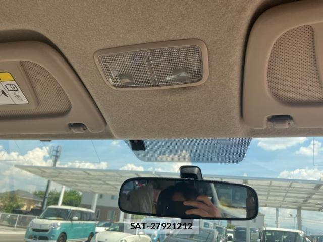 Toyota SIENTA 2013-11 8628890-27