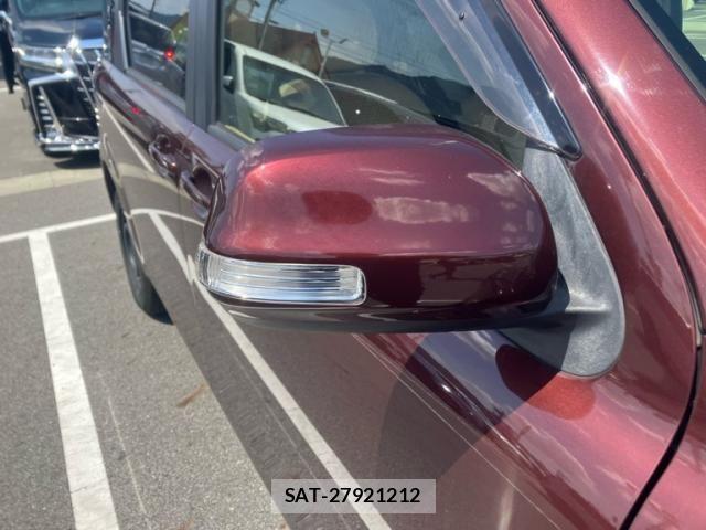 Toyota SIENTA 2013-11 8628890-5