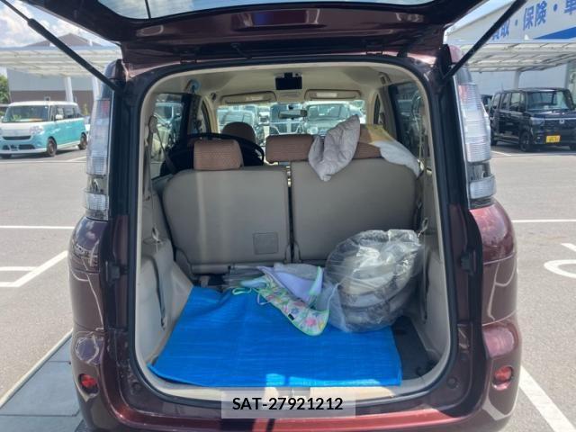 Toyota SIENTA 2013-11 8628890-8