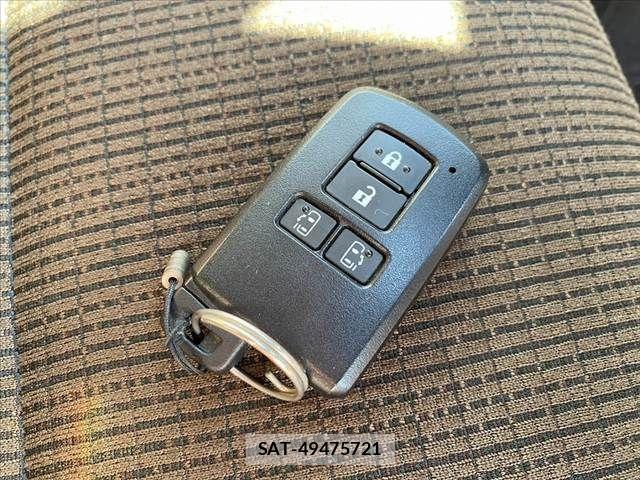 Toyota SIENTA 2015-10 8628875-5