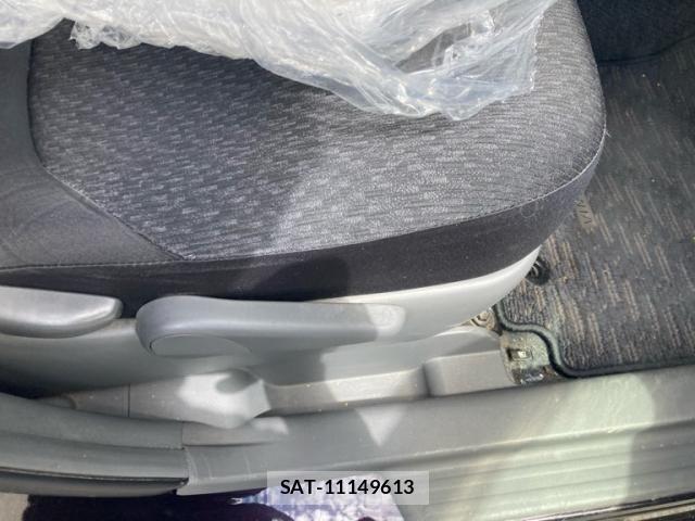 Toyota SIENTA 2013-06 8628886-15