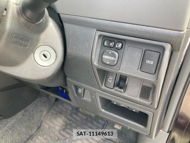 Toyota SIENTA 2013-06 8628886-16