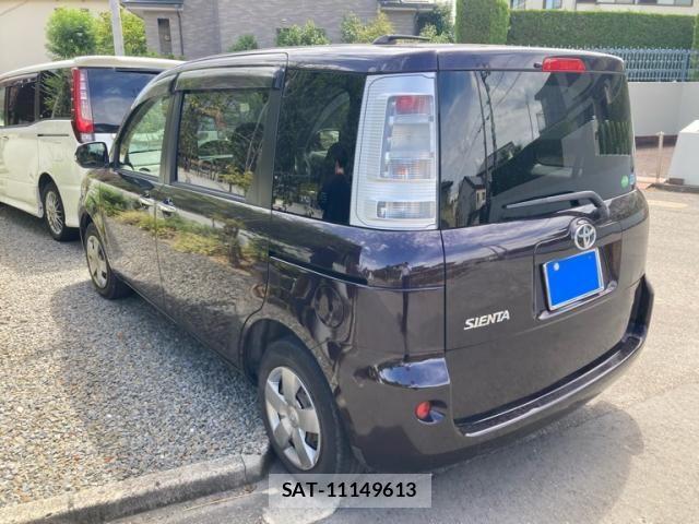Toyota SIENTA 2013-06 8628886-1