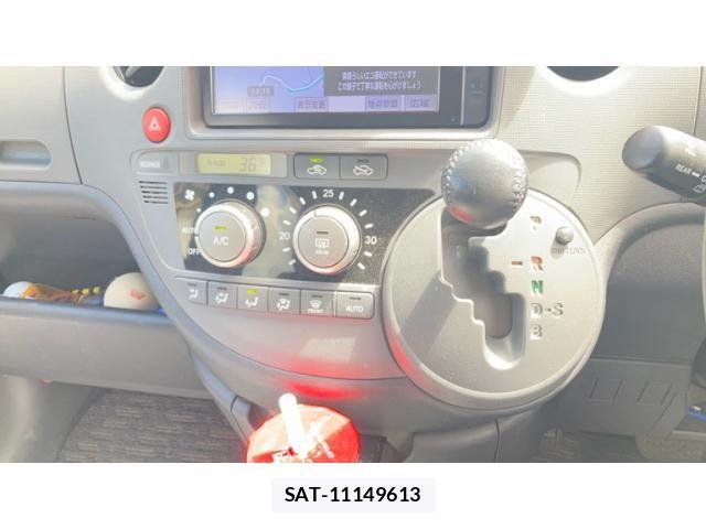 Toyota SIENTA 2013-06 8628886-23
