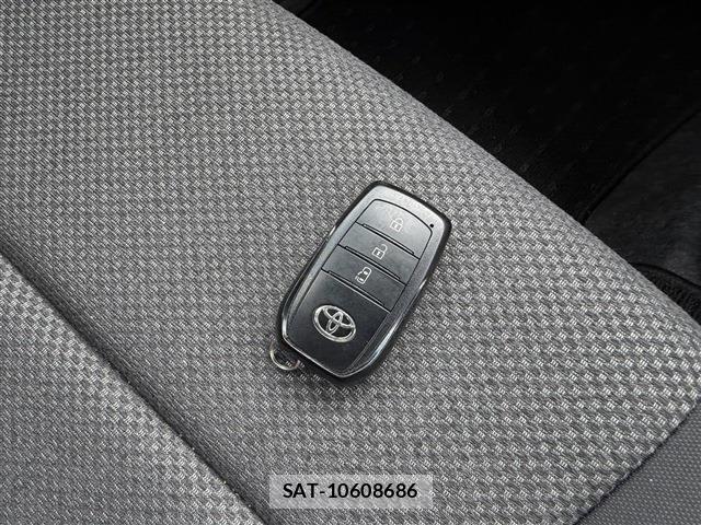 Toyota SIENTA 2025-06 8628864-28