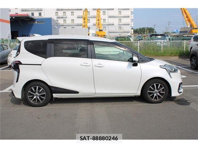 Toyota SIENTA 2016-06 8628880-9