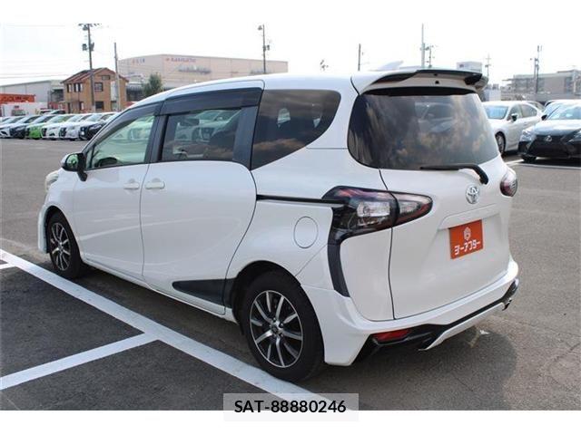 Toyota SIENTA 2016-06 8628880-12