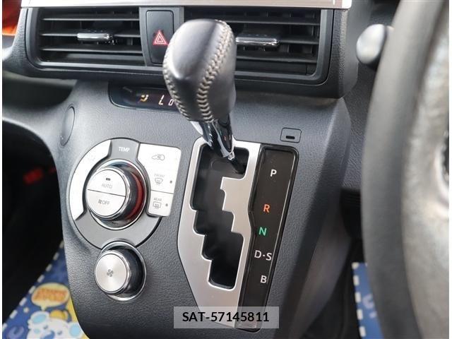 Toyota SIENTA 2015-11 8661549-15